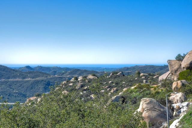 Detail Gallery Image 2 of 68 For 28521 Gladstone Ct, Escondido,  CA 92026 - 3 Beds | 3/1 Baths