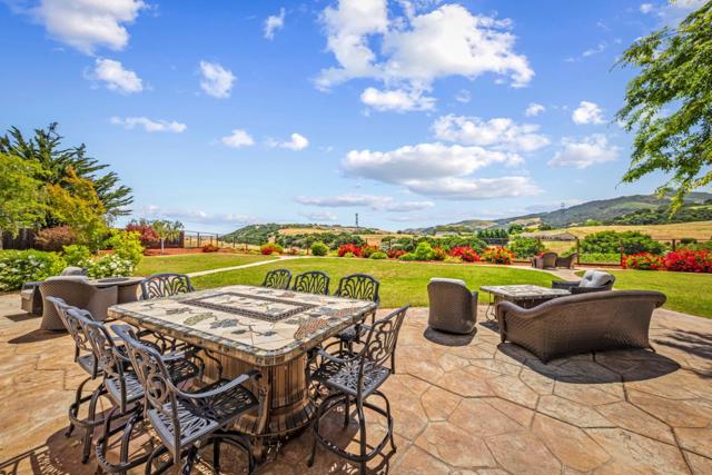 531 Via Vaquero Sur, San Juan Bautista CA: https://media.crmls.org/mediaz/461c0407-cc9f-470c-8243-e13c48fa0b07.jpg