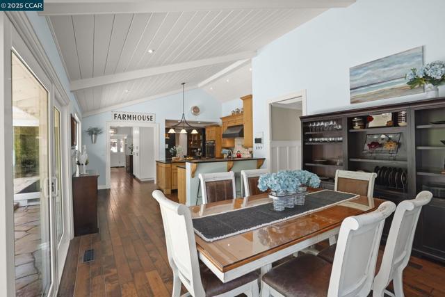 24 Ray Ct, Alamo CA: https://media.crmls.org/mediaz/461c427c-9ee7-4c14-8439-035aba236ba2.jpg