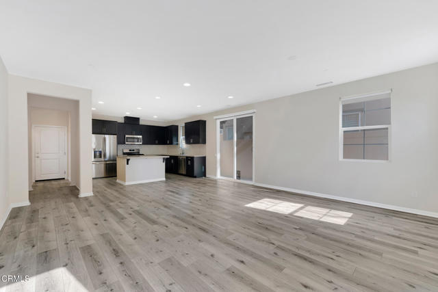 Detail Gallery Image 11 of 34 For 260 Townsite Promenade, Camarillo,  CA 93010 - 3 Beds | 2/1 Baths