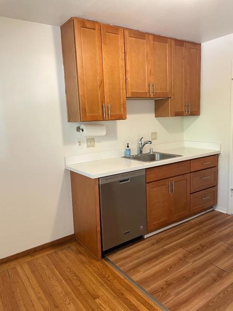 1908 Menalto Avenue, Menlo Park CA: https://media.crmls.org/mediaz/461cea53-670b-42e9-be06-2c8121cf0db8.jpg