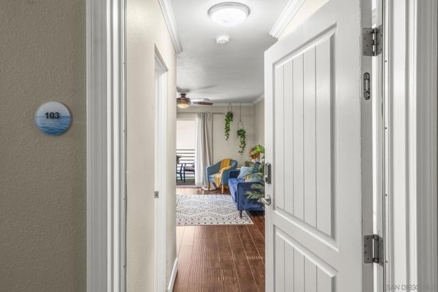 1021 Scott St, San Diego CA: https://media.crmls.org/mediaz/461d1c8b-4fde-46b8-b2e7-dca06b67e1d6.jpg