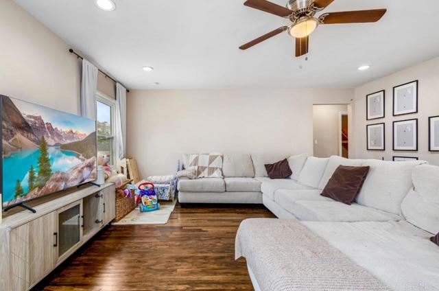 821 Maria Avenue, Spring Valley CA: https://media.crmls.org/mediaz/461d5e79-49ce-4b96-9e70-e6f113bbe5c4.jpg