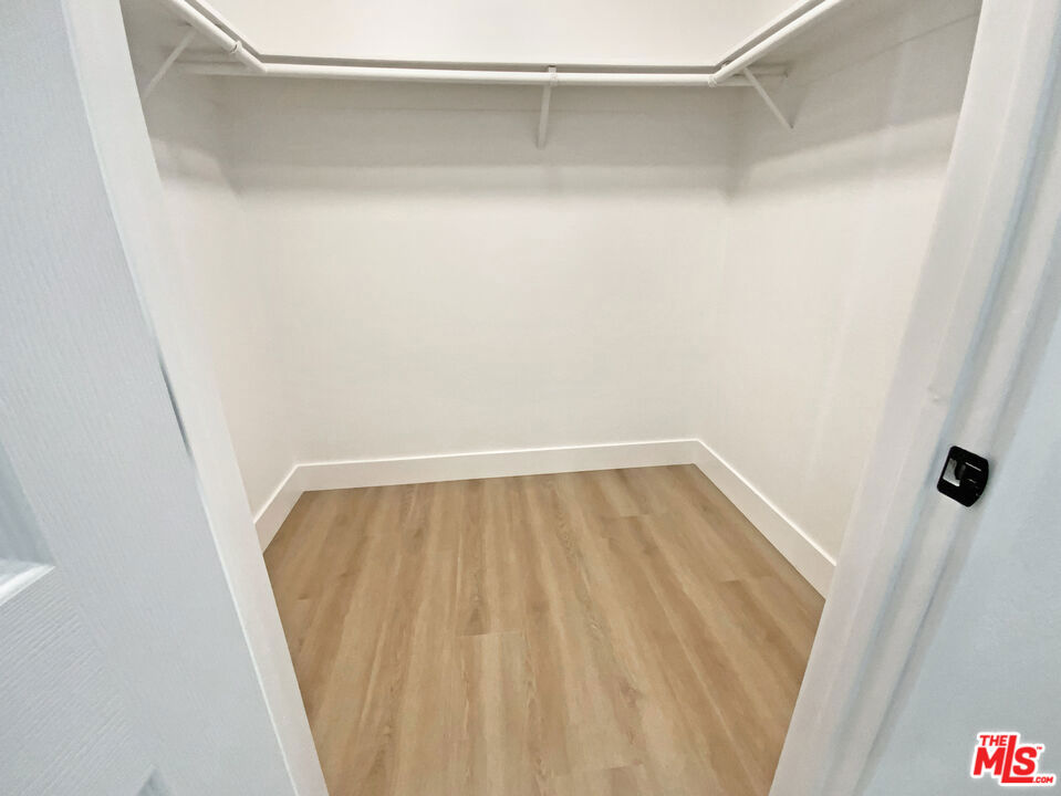 https://media.crmls.org/mediaz/461d7a9d-637f-421b-80ef-f922704df3c2.jpg?preset=X-Large