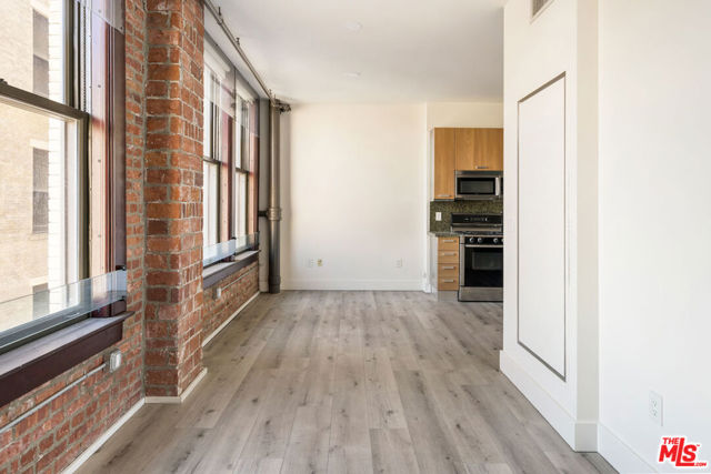 460 S Spring Street, Los Angeles CA: https://media.crmls.org/mediaz/461ea4bf-834b-4749-a210-66167f1a0111.jpg