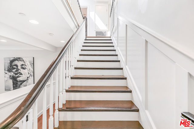 328 El Camino Drive, Beverly Hills CA: https://media.crmls.org/mediaz/461ebaaa-9196-4390-b3fd-a3781a5f0069.jpg
