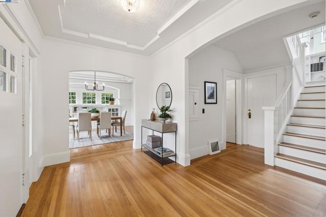 6040 LAWTON AVENUE, Oakland CA: https://media.crmls.org/mediaz/461ed62f-e1ad-4746-a4c8-02645a740c10.jpg