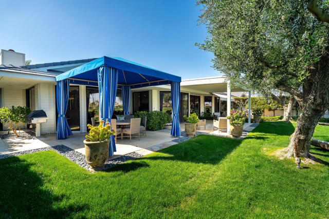 61 Mayfair Drive, Rancho Mirage CA: https://media.crmls.org/mediaz/461f4a22-1020-45b9-8884-114133bc7812.jpg