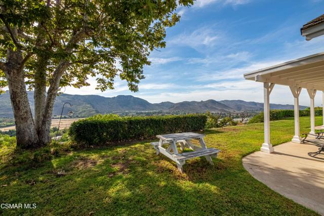 11300 Highridge Court, Camarillo CA: https://media.crmls.org/mediaz/461f956f-2392-4389-9ddb-c32a97ee7b11.jpg
