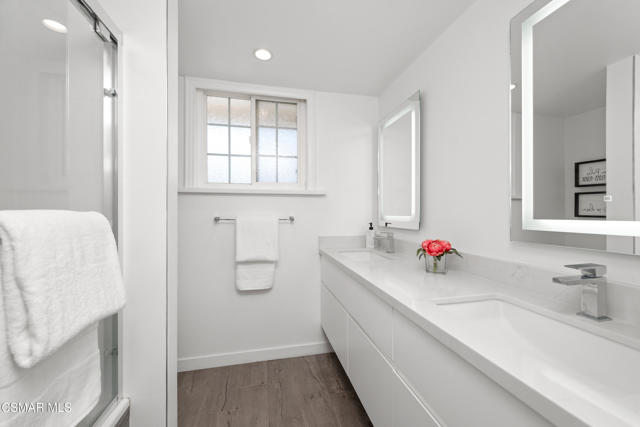1666 Berwick Place, Westlake Village CA: https://media.crmls.org/mediaz/461fccab-daab-4652-854d-55ec04209910.jpg