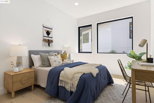 7270 Woodrow Dr, Oakland CA: https://media.crmls.org/mediaz/4620b4a6-f483-43ef-ba51-fa4549c3f4e8.jpg