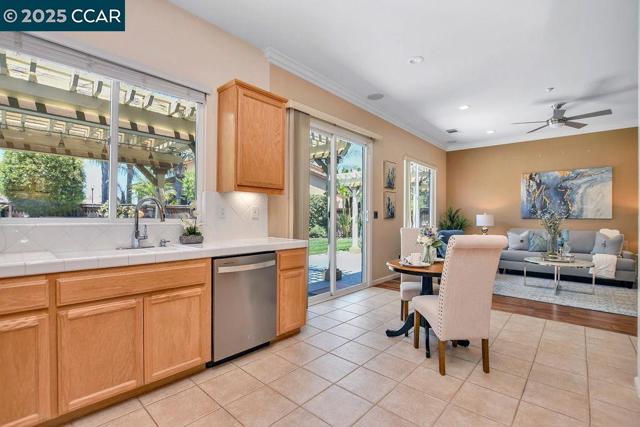 513 Mendota St, Brentwood CA: https://media.crmls.org/mediaz/4620ba28-0f4a-4571-a7e8-0004880310fc.jpg