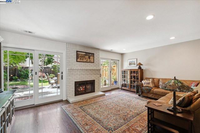 2587 Chablis Way, Livermore CA: https://media.crmls.org/mediaz/4620c14b-b34b-4389-9d01-0ef1ffb4437a.jpg