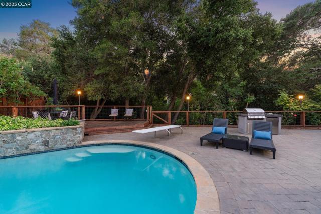 36 Playa Ct, San Ramon CA: https://media.crmls.org/mediaz/4620e745-5c90-428e-b39d-256f96daaa91.jpg