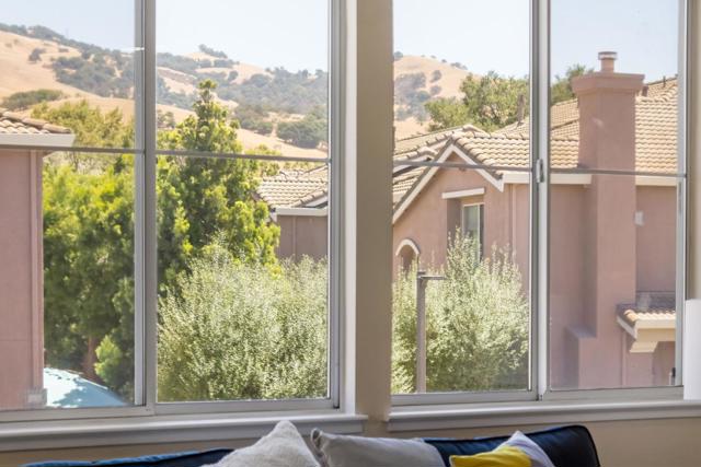 3581 Jasmine Circle, San Jose CA: https://media.crmls.org/mediaz/4621753a-5502-4ae6-95fd-379674e7909c.jpg