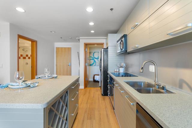 Detail Gallery Image 8 of 34 For 550 Seagaze Dr #26,  Oceanside,  CA 92054 - 1 Beds | 2 Baths