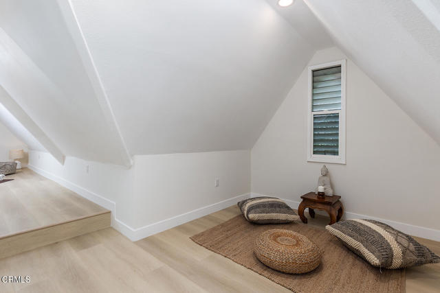 1807 New York Drive, Altadena CA: https://media.crmls.org/mediaz/46225e92-6e8c-4178-a829-50ceac249200.jpg