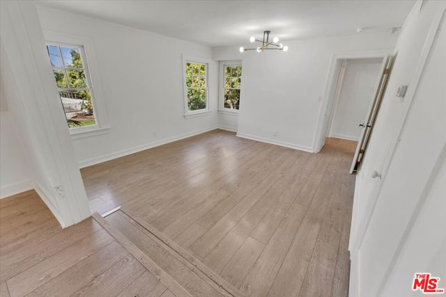 626 N Canon Drive, Beverly Hills CA: https://media.crmls.org/mediaz/4622761a-1be5-4307-a922-5af3ac02289f.jpg