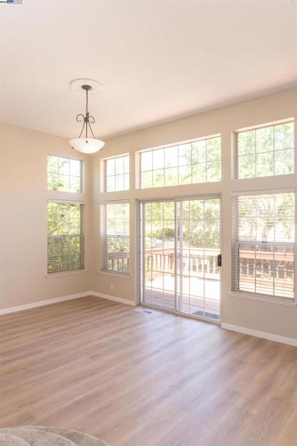 3270 Formby Ln, Fairfield CA: https://media.crmls.org/mediaz/4622953c-9e1d-4d6c-b8f1-a65647a24035.jpg