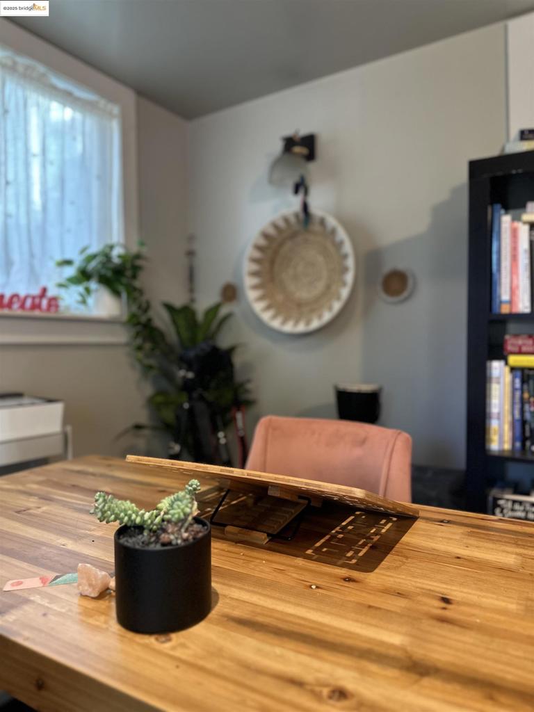 https://media.crmls.org/mediaz/46230b61-4dc8-4fb2-b557-10d3a430d366.jpg?preset=X-Large