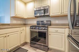 1904 Heywood Street, Simi Valley CA: https://media.crmls.org/mediaz/462322d8-e91b-4097-b1a7-d4011d9391c7.jpg