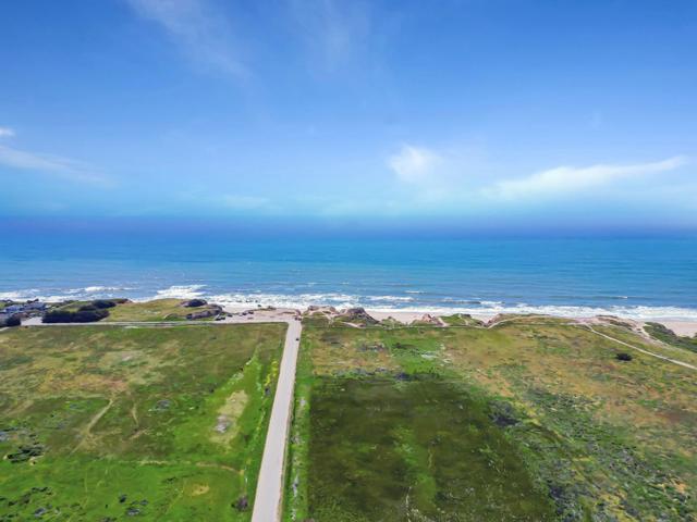 121 Carnoustie Drive, Half Moon Bay CA: https://media.crmls.org/mediaz/4623770b-86df-4df2-a0ea-8b7a05ad7a52.jpg