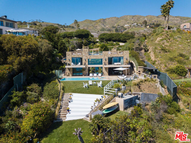 32852 Pacific Coast Highway, Malibu CA: https://media.crmls.org/mediaz/4623a888-6dce-4a52-a992-a9ae8be7b9a4.jpg