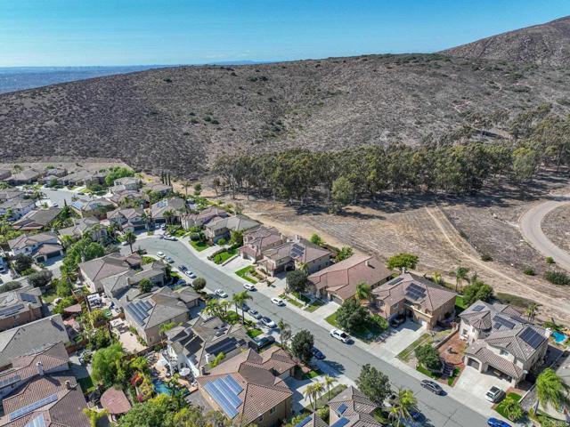 2547 N Trail Court, Chula Vista CA: https://media.crmls.org/mediaz/4623d875-b5e3-4cf7-9e9c-97b83587934e.jpg