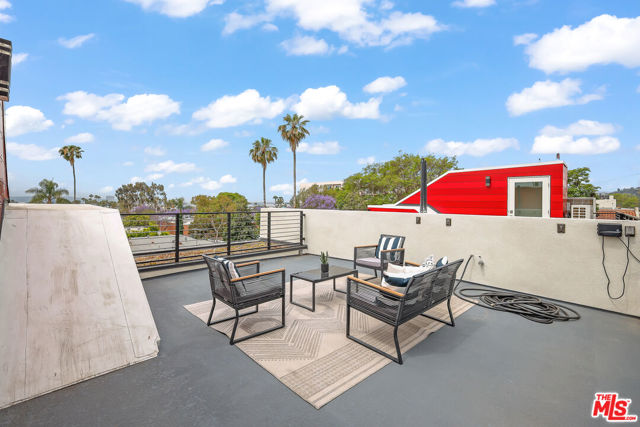 1202 N Orange, West Hollywood CA: https://media.crmls.org/mediaz/4623ee0b-6c89-47f7-9e4a-538bbff019f0.jpg