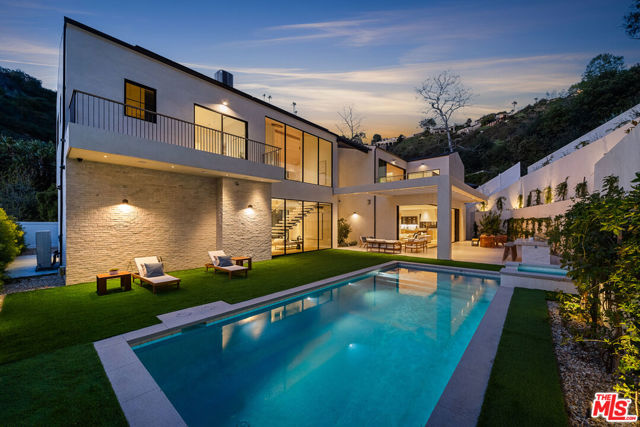 10950 Verano Road, Los Angeles CA: https://media.crmls.org/mediaz/46242164-6659-4f03-8622-a80751ff203e.jpg