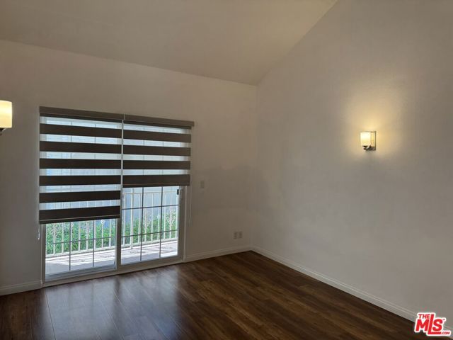 2315 Mira Vista Avenue, Montrose CA: https://media.crmls.org/mediaz/46243c0c-6e49-4e84-9e7e-7e3ff252f62f.jpg