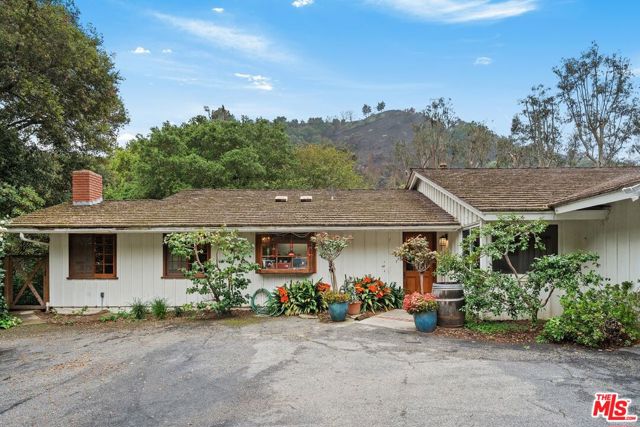 1809 Melhill Way, Los Angeles CA: https://media.crmls.org/mediaz/4624648b-8d6f-4afc-926c-7990f7b634ec.jpg