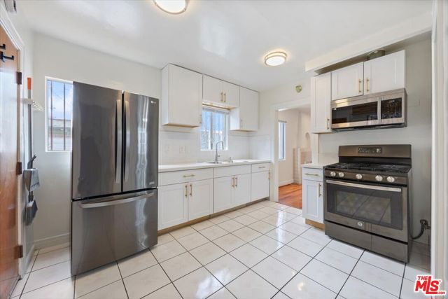 2840 S Mansfield Avenue, Los Angeles CA: https://media.crmls.org/mediaz/462474c4-0678-4f75-9919-613f2e4ad67e.jpg