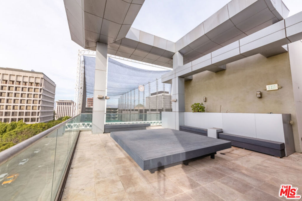 702 S Serrano Avenue 804, Los Angeles, CA 90005
