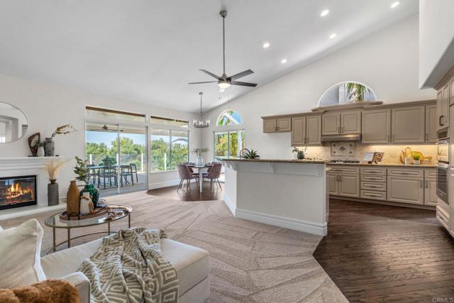 1337 Oak View Way, Escondido CA: https://media.crmls.org/mediaz/4624e24c-345a-4989-b8c4-400454d48f1a.jpg