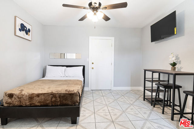 930 Fraser Avenue, Los Angeles CA: https://media.crmls.org/mediaz/46250289-4769-4645-bb44-e6901c8ef8b6.jpg