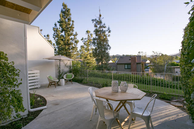 32107 Beachview Lane, Westlake Village CA: https://media.crmls.org/mediaz/4625bbdb-8ea1-47f5-8fe4-792f3d8caa50.jpg
