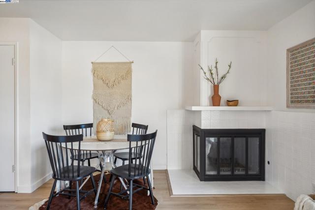 2106 Otis Dr, Alameda CA: https://media.crmls.org/mediaz/4626247a-d92a-4f70-af59-02ff6121c59e.jpg