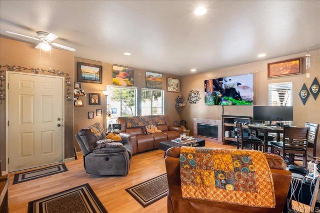 Detail Gallery Image 6 of 25 For 1005 Anza Ct, El Cajon,  CA 92020 - 4 Beds | 2/1 Baths