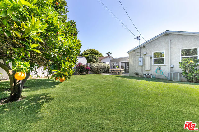 2722 Granville Avenue, Los Angeles CA: https://media.crmls.org/mediaz/46274e0c-a0ae-4aa0-a3bf-46f181a5b2bb.jpg