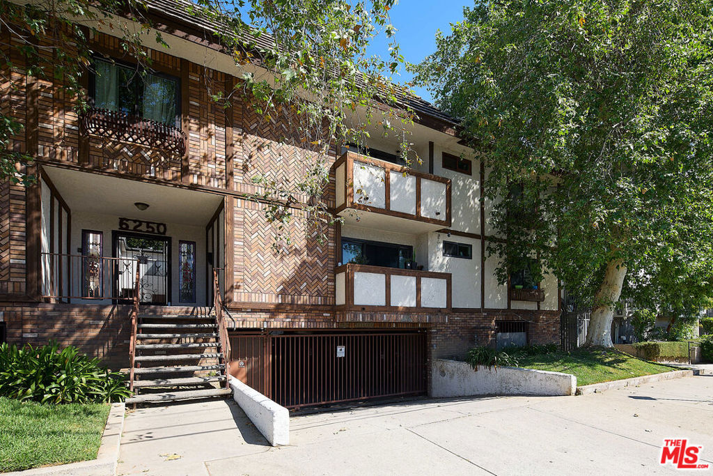 https://media.crmls.org/mediaz/46275862-7ffa-484b-b61c-fcc54d616369.jpg?preset=X-Large