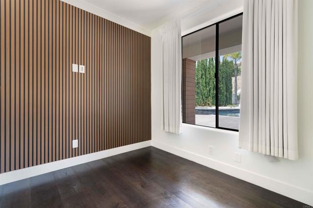 Detail Gallery Image 16 of 22 For 410 Milagrosa Cir, Chula Vista,  CA 91910 - 5 Beds | 4/1 Baths