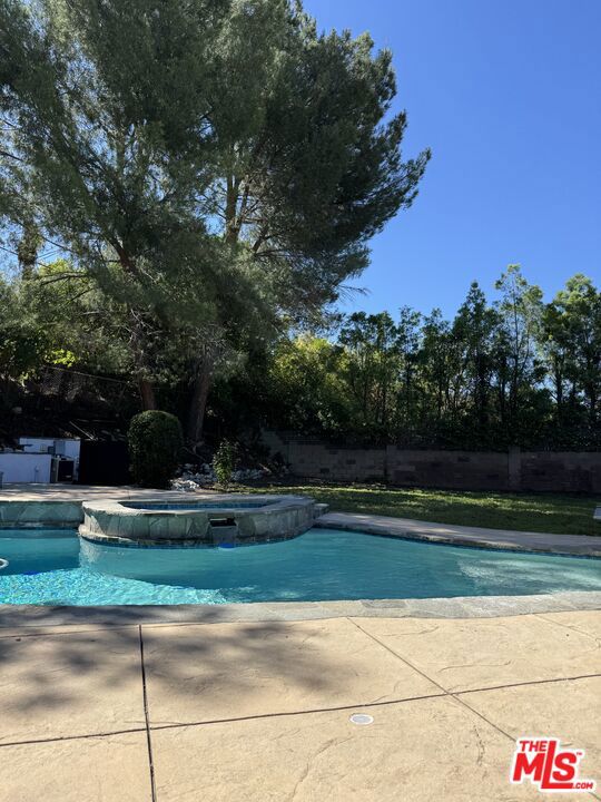 8408 Fable Avenue, West Hills CA: https://media.crmls.org/mediaz/4627f008-060d-421a-a76e-cab8c38191c7.jpg