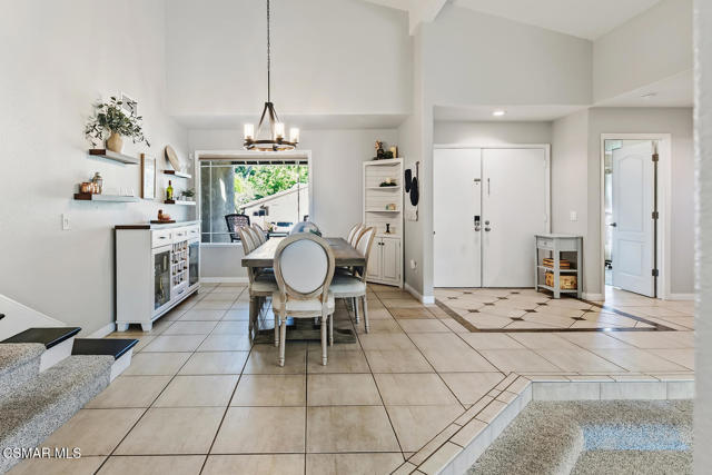 5625 Maricopa Drive, Simi Valley CA: https://media.crmls.org/mediaz/462873c0-591c-46fb-8d91-b5defca9adbc.jpg