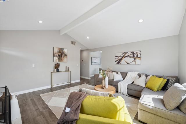 1300 Cirolero St, Milpitas CA: https://media.crmls.org/mediaz/46287f3a-cb27-45c8-99b5-83e49ed076e9.jpg
