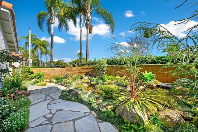 2198 Redwood Crst, Vista CA: https://media.crmls.org/mediaz/4628da4c-97bb-4882-8358-50c7e0a843af.jpg