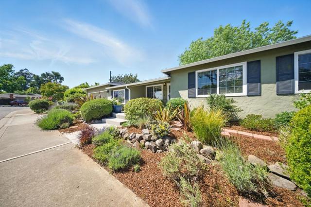 1079 Brighton Place, Mountain View CA: https://media.crmls.org/mediaz/4628f7e4-6cd8-4c8a-92a3-8ace2df5af7b.jpg