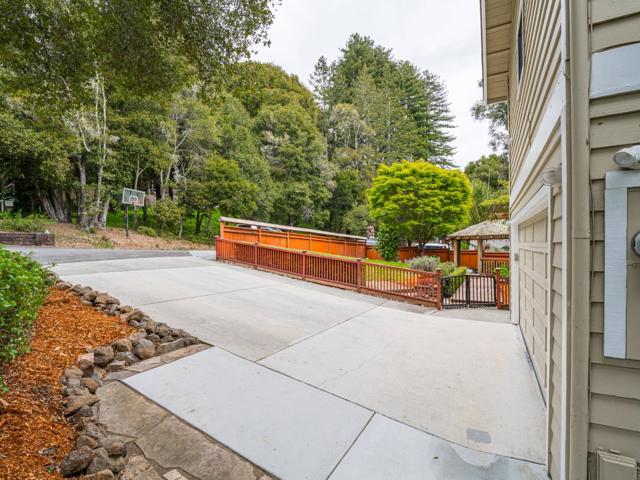 3040 Pacific Heights Drive, Aptos CA: https://media.crmls.org/mediaz/46293523-ccda-4492-b5a7-0c1fa63c949c.jpg