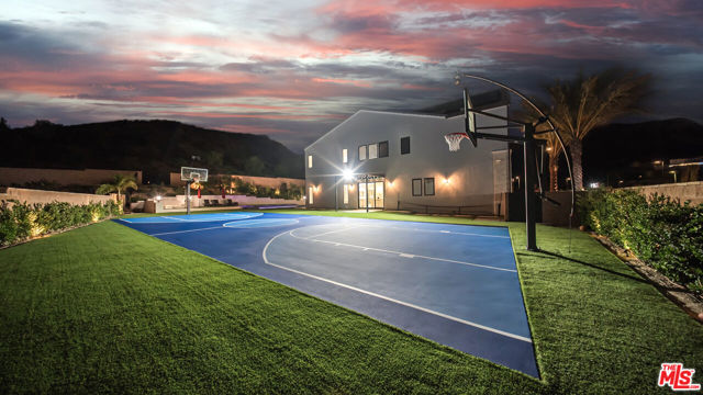 12553 N Ridgeline Road, Porter Ranch CA: https://media.crmls.org/mediaz/4629e271-74dd-48c7-9f24-9b0f984de223.jpg