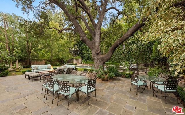 3848 Ethel Avenue, Studio City CA: https://media.crmls.org/mediaz/462a2348-0692-4b59-b6a6-35b4aa4b9200.jpg